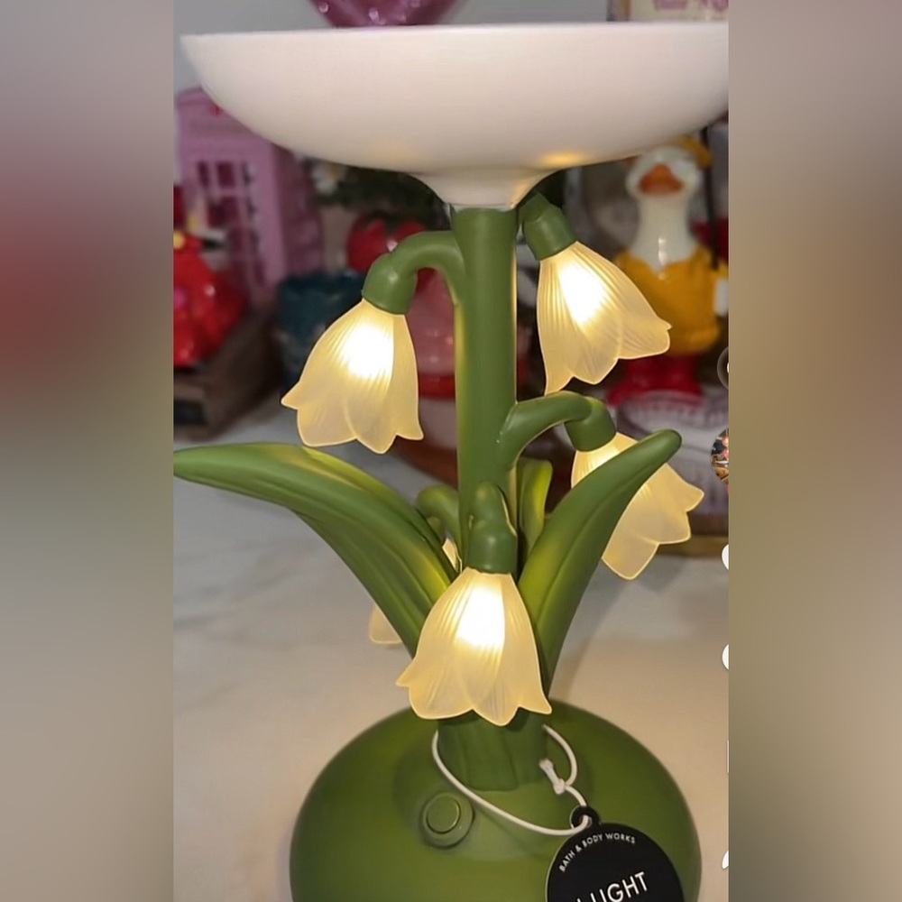 Bath & Body Works Green Lily Bell LED Accent Lamp/Candle Holder